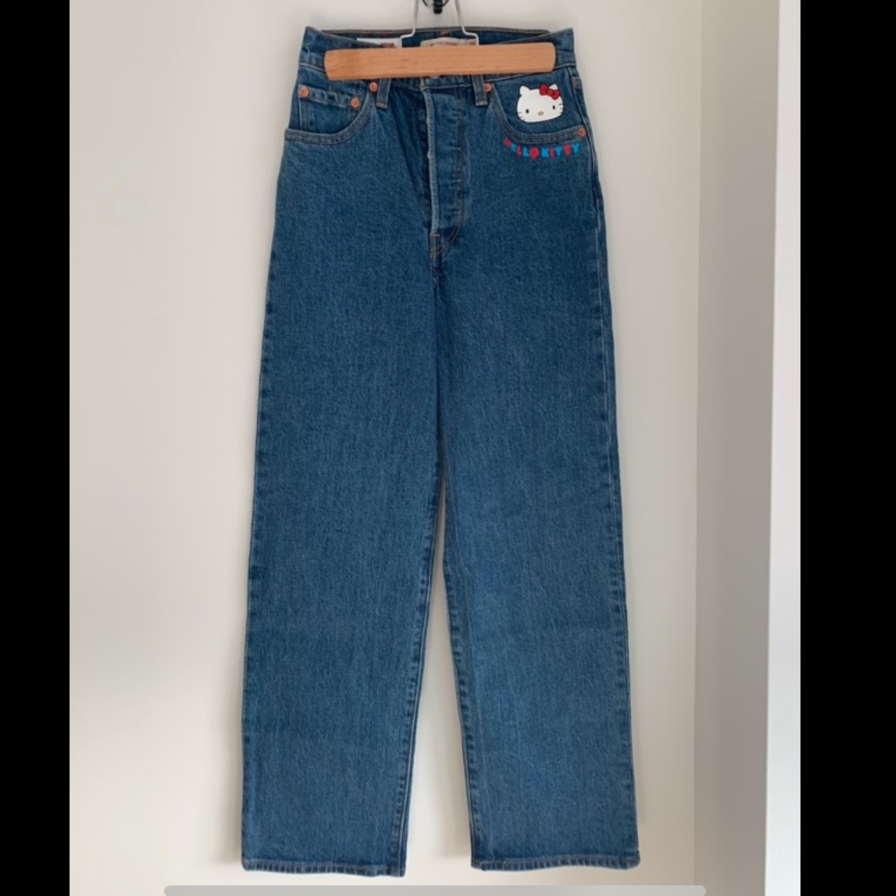 Levi’s x Hello Kitty Ribcage Straight Ankle Jeans